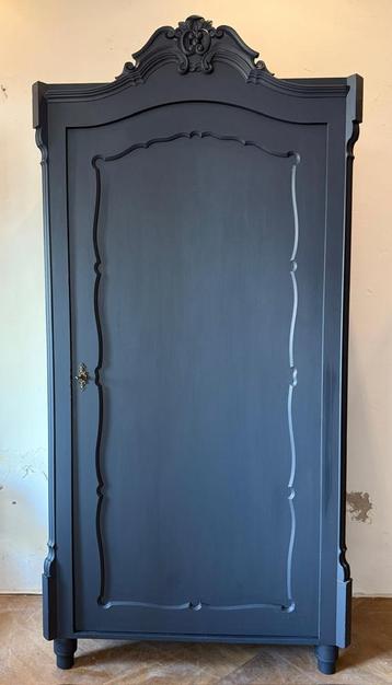 Antieke Biedermeier kast, vintage ééndeurskast, legkast VdlM beschikbaar voor biedingen