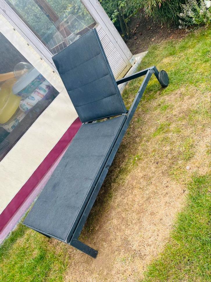 Comfortabele ligstoel!, Tuin en Terras, Ligbedden, Zo goed als nieuw, Metaal, Verstelbaar, Ophalen