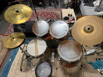 Fantastisch Drumstel + Zildjian Bekkens beschikbaar voor biedingen