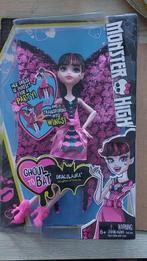 DNX65-2015 Monster High Draculaura Ghoul to Bat NRFB, Verzamelen, Poppen, Nieuw, Fashion Doll, Ophalen of Verzenden