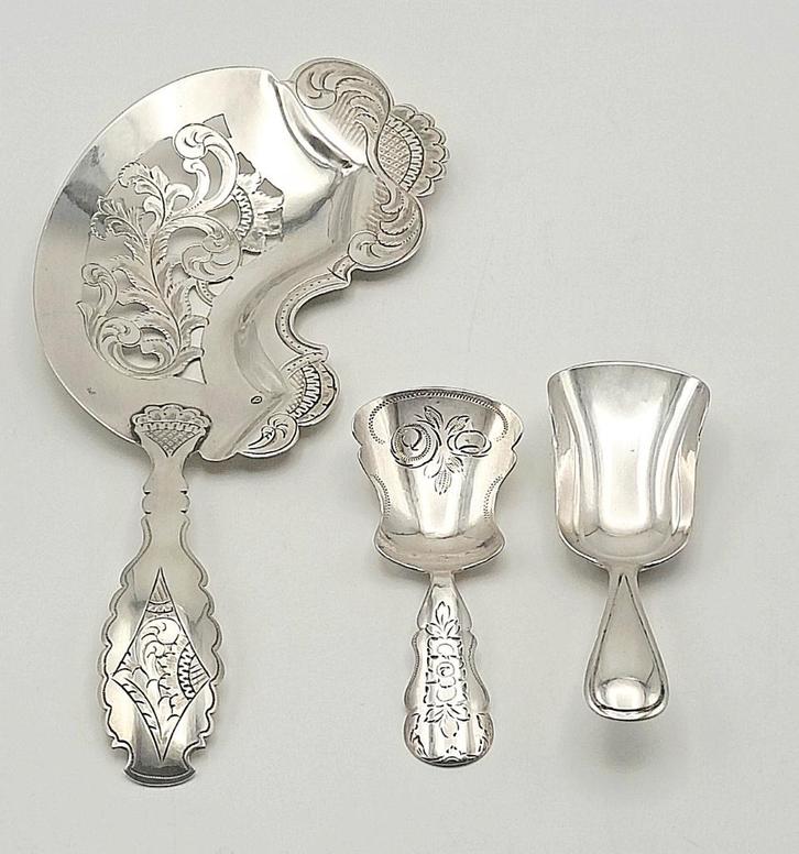 1006. Zilveren natfruitschep en twee suikerschepjes,19e eeuw, Antiek en Kunst, Antiek | Goud en Zilver, Zilver, Ophalen of Verzenden