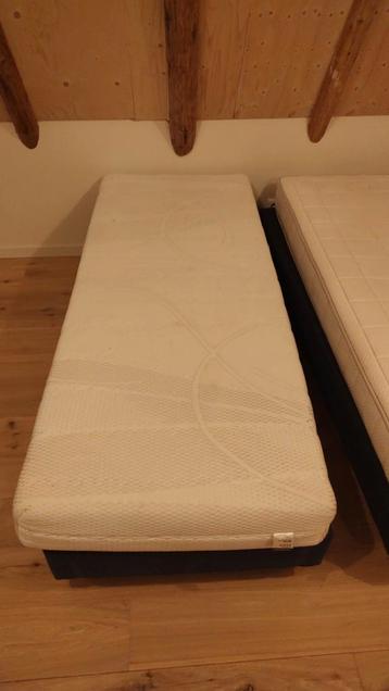 2 Boxsprings 90x200 + Matrassen beschikbaar voor biedingen