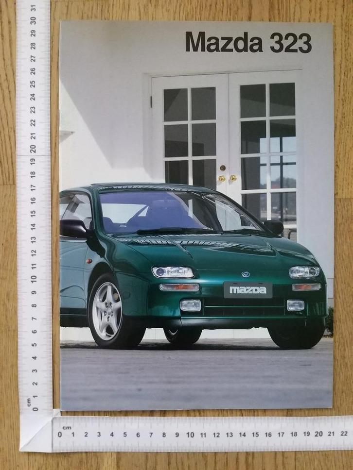 Mazda 323, brochure 1995, Boeken, Auto's | Folders en Tijdschriften, Gelezen, Mazda, Ophalen of Verzenden