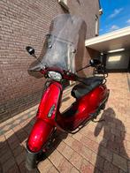 Vespa sprint mazda rood, Fietsen en Brommers, Scooters | Vespa, Ophalen, Zo goed als nieuw, Vespa S