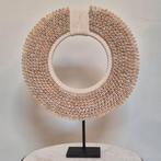 schelpenketting kauri rond op standaard M, Antiek en Kunst, Ophalen of Verzenden