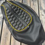 Zadelhoes Piaggio Zip geel audi rs custom buddydek, Piaggio, Info@jynkx.com, Jynkx, Nieuw