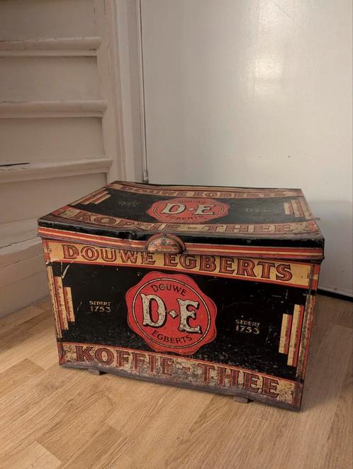 D.E. vintage Douwe Egberts kist groot blok voorraad box, Huis en Inrichting, Woonaccessoires | Kisten, Gebruikt, Minder dan 50 cm