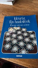 Kleurig fijn haakwerk 45 haakpatronen, Ophalen of Verzenden, Zo goed als nieuw