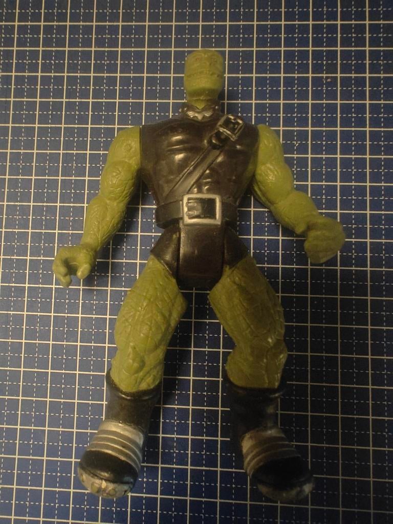 1993 ERTL Super Mario Bros. The Movie - Goomba Action Figure, Verzamelen, Poppetjes en Figuurtjes, Ophalen of Verzenden, Zo goed als nieuw