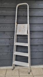 T-k 4 treden Keukentrap Huishoudtrap lichtgewicht aluminium, Ophalen, Trap, Opvouwbaar of Inschuifbaar