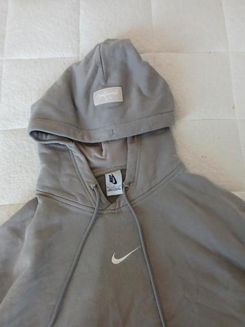 Nike Offwhite Trui Maat M beschikbaar voor biedingen