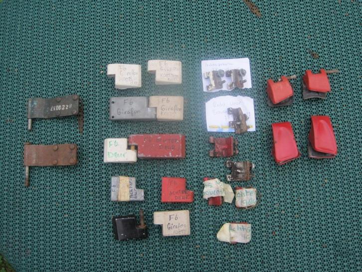 Diverse scharnierdelen van Renault 4 R4 F4 en F6, Auto diversen, Auto-accessoires, Gebruikt, Ophalen of Verzenden