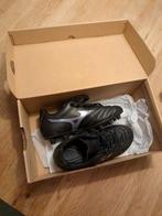 Mizuno Voetbalschoenen Maat 32 zwart/zilver, Gebruikt, Ophalen of Verzenden, Mizuno, Jongen of Meisje