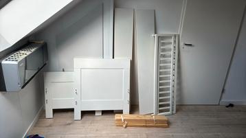Peuterbed stevig hout wit met bedrekje 150x75 beschikbaar voor biedingen