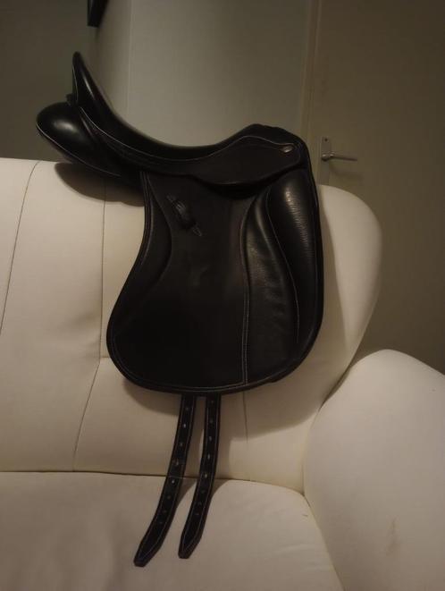 Zaldi San Jorge dressuurzadel zwart 18" 32, Dieren en Toebehoren, Paarden en Pony's | Zadels, Gebruikt, Dressuur, Ophalen