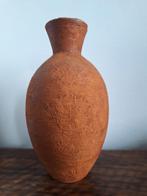 Decoratieve handgemaakte terracotta vaas 31 cm hoog, Ophalen, Overige kleuren, Aardewerk of Porselein, Zo goed als nieuw