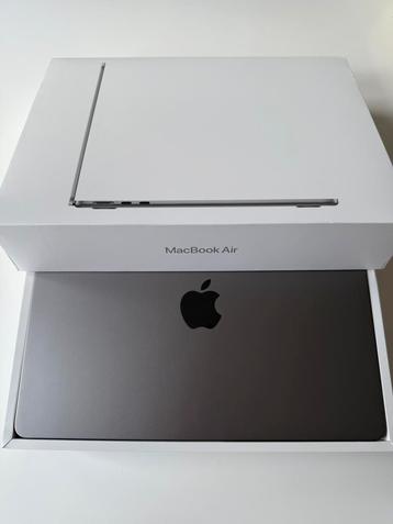 MacBook Air M2  Space Grey beschikbaar voor biedingen