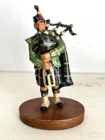 Vintage beeldje Highlander met doedelzak beschikbaar voor biedingen