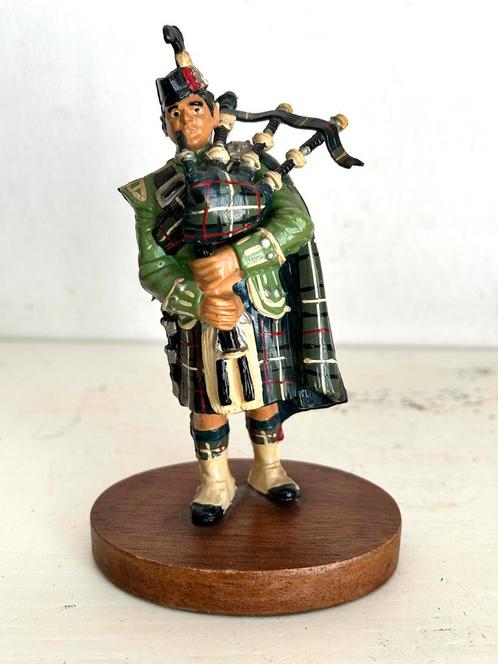 Vintage beeldje Highlander met doedelzak, Verzamelen, Beelden en Beeldjes, Zo goed als nieuw, Ophalen