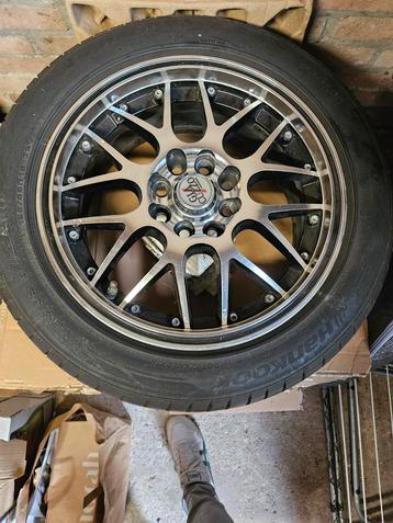Velgen met banden 15 inch beschikbaar voor biedingen