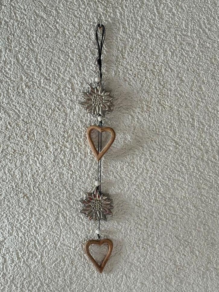 Hanger Edelweiss met houten harten, Huis en Inrichting, Woonaccessoires | Wanddecoraties, Zo goed als nieuw, Ophalen of Verzenden