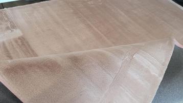 Superzacht vloerkleed in poederpink beschikbaar voor biedingen