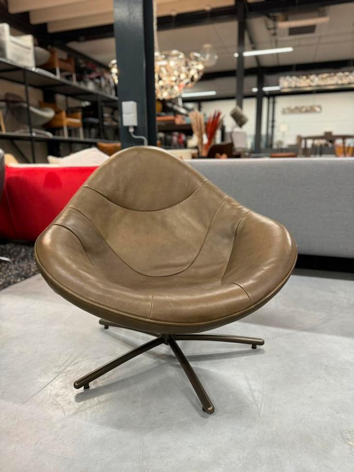 Nieuw Label Hidde Fauteuil Bald Sprang Design Stoel Gin Poef, Huis en Inrichting, Fauteuils, Zo goed als nieuw, Leer, 50 tot 75 cm