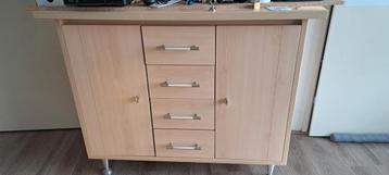 Dressoirkast beschikbaar voor biedingen