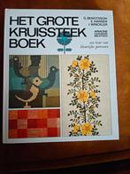 HET GROTE KRUISSTEEK BOEK, een keur van kleurrijke patronen, Boeken, Hobby en Vrije tijd, Ophalen of Verzenden, Zo goed als nieuw