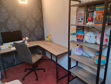 Bureau, Bureaustoel, boekenkast