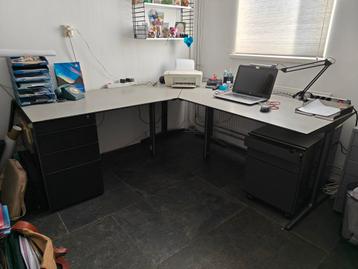 Ahrend Hoekbureau 200x200 met Ladeblokken beschikbaar voor biedingen
