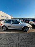 105 pk Volkswagen Golf 1.6 77KW 2002 Grijs, Voorwielaandrijving, Stof, 4 cilinders, USB