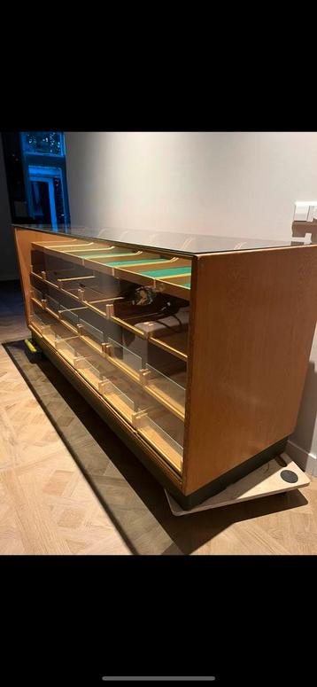 Vintage vitine kast toonbank beschikbaar voor biedingen