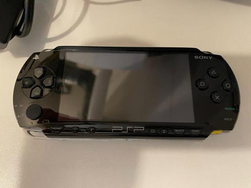 PSP-1000 met NIEUWE accu en 7 spellen, Spelcomputers en Games, Spelcomputers | Sony PSP, Gebruikt, PSP, Zwart, Met games, Met UMD-films