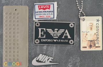 Setje merk labels beschikbaar voor biedingen
