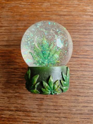 Cannabis Snowglobe, leuk voor in huis. beschikbaar voor biedingen