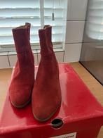 Damesschoenen, Lage of Enkellaarzen, Ophalen of Verzenden, Zo goed als nieuw, Rood