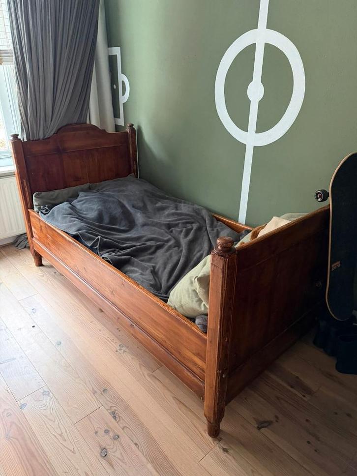 Prachtig handgemaakt antiek bed 100 jaar oud 180 x 90 cm, Kinderen en Baby's, Kinderkamer | Bedden, Gebruikt, 160 tot 180 cm, 85 tot 100 cm