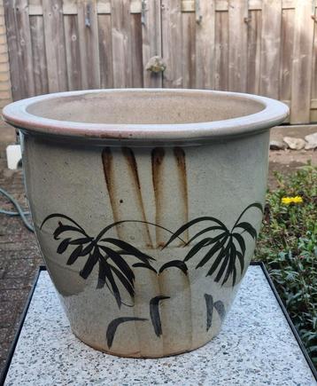 Mooie Plantenbak, hoog model,   geglazuurd met bamboe decor  beschikbaar voor biedingen