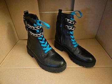 Zwarte veterlaarzen met blokhak en plateauzool beschikbaar voor biedingen