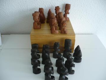 Afrikaanse schaakstukken. ( handwerk ) beschikbaar voor biedingen