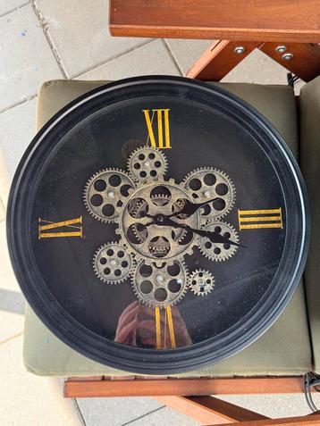 Industriële wandklok - 37cm beschikbaar voor biedingen