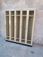 Vintage lockers., Ophalen