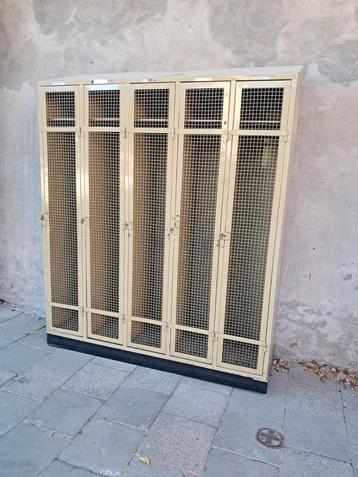 Vintage lockers. beschikbaar voor biedingen