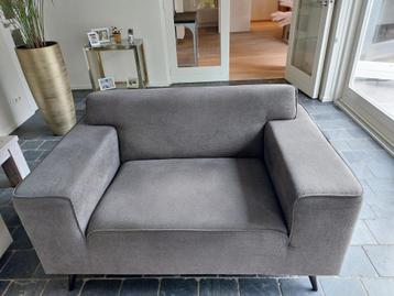 Lovechair antraciet grijs gestoffeerd beschikbaar voor biedingen