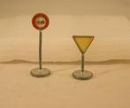 Dinky Toys England: 2 x Road Sign's, Verzenden, Gebruikt, Auto, Dinky Toys