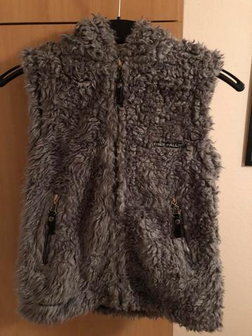 Nieuw Gilet met Capuchon beschikbaar voor biedingen
