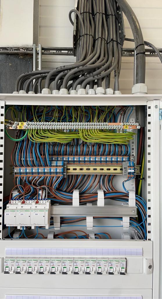 GROEPENKAST SPECIALIST, Diensten en Vakmensen, Elektriciens