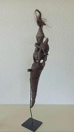 Medicijnhoorn met houtenstop Ruiter + Singa Batak Indonesie, Antiek en Kunst, Kunst | Beelden en Houtsnijwerken, Ophalen of Verzenden