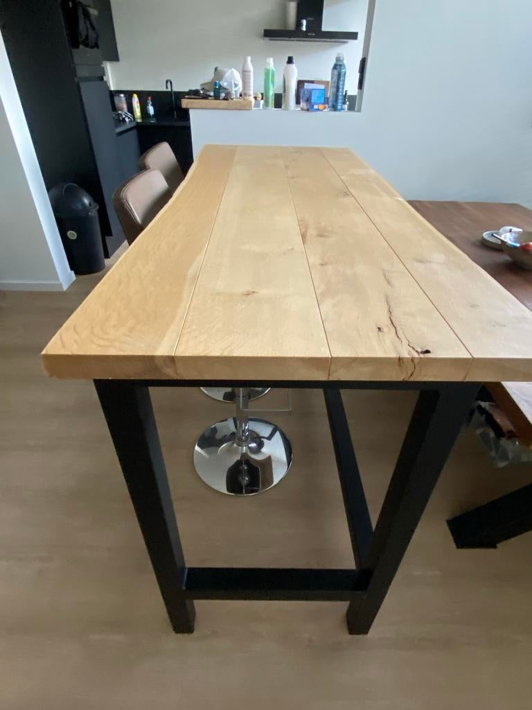 Hoge bar/ bureau met krukken, Huis en Inrichting, Bureaus, Ophalen, Zo goed als nieuw